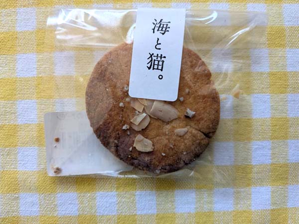 海と猫。の米粉のアーモンドガレットの包装